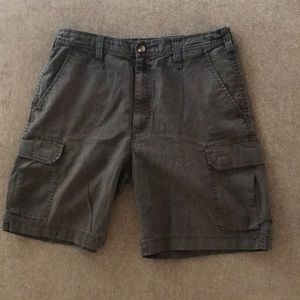 St Johns Bay Men’s Cargo Shorts 36 Olive Green